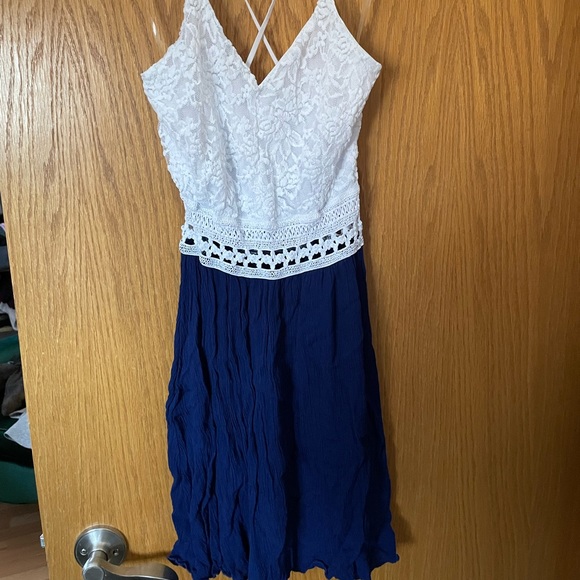 Dress - Picture 1 of 3